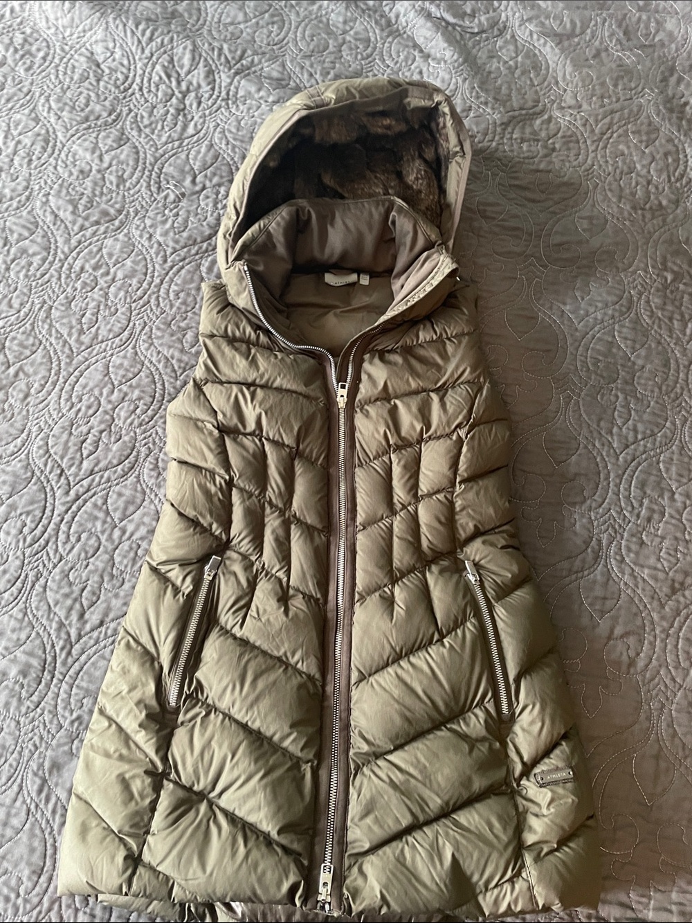 Athleta military green puffer hooded (removable hood) vest XXS